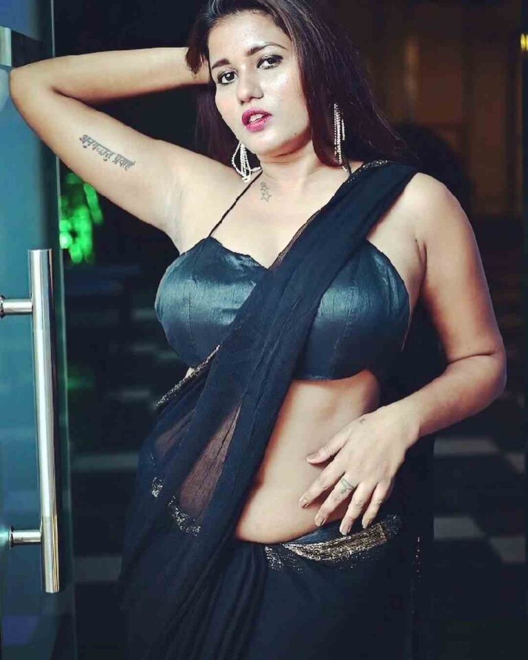 Shital shaw chubby navel exposed in sleeveless saree - glamsundari.in