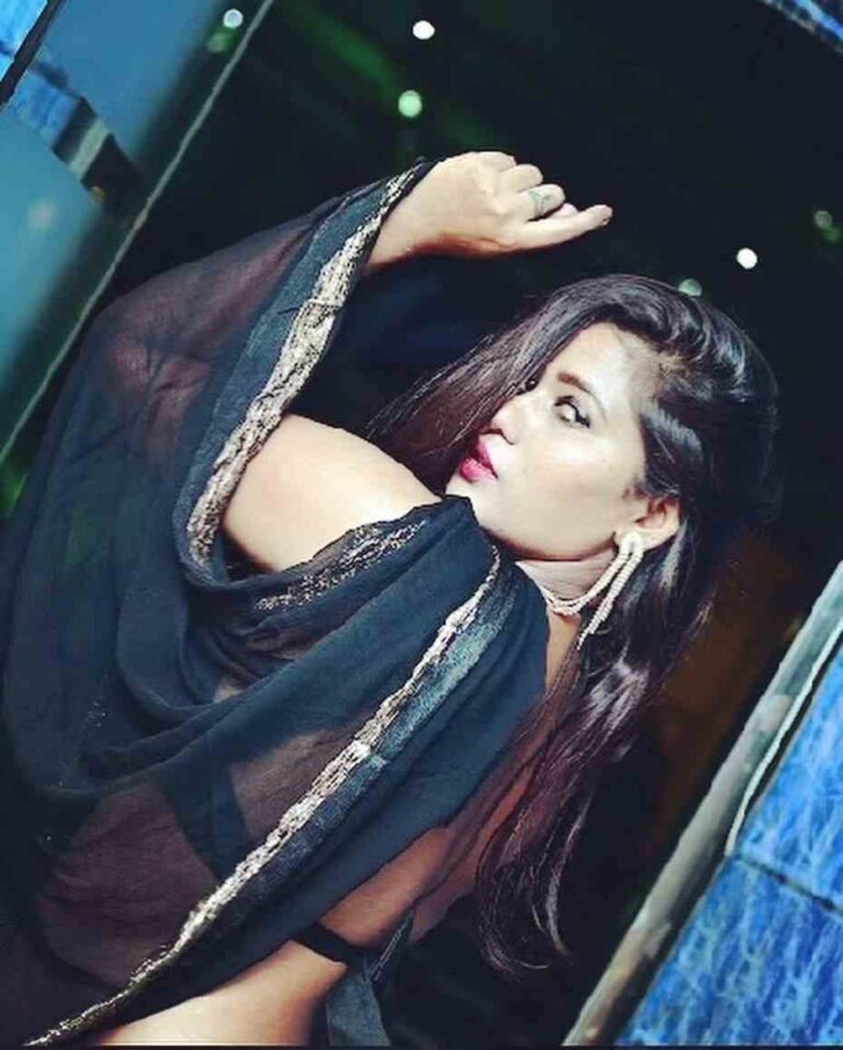 Shital shaw chubby navel exposed in sleeveless saree - glamsundari.in