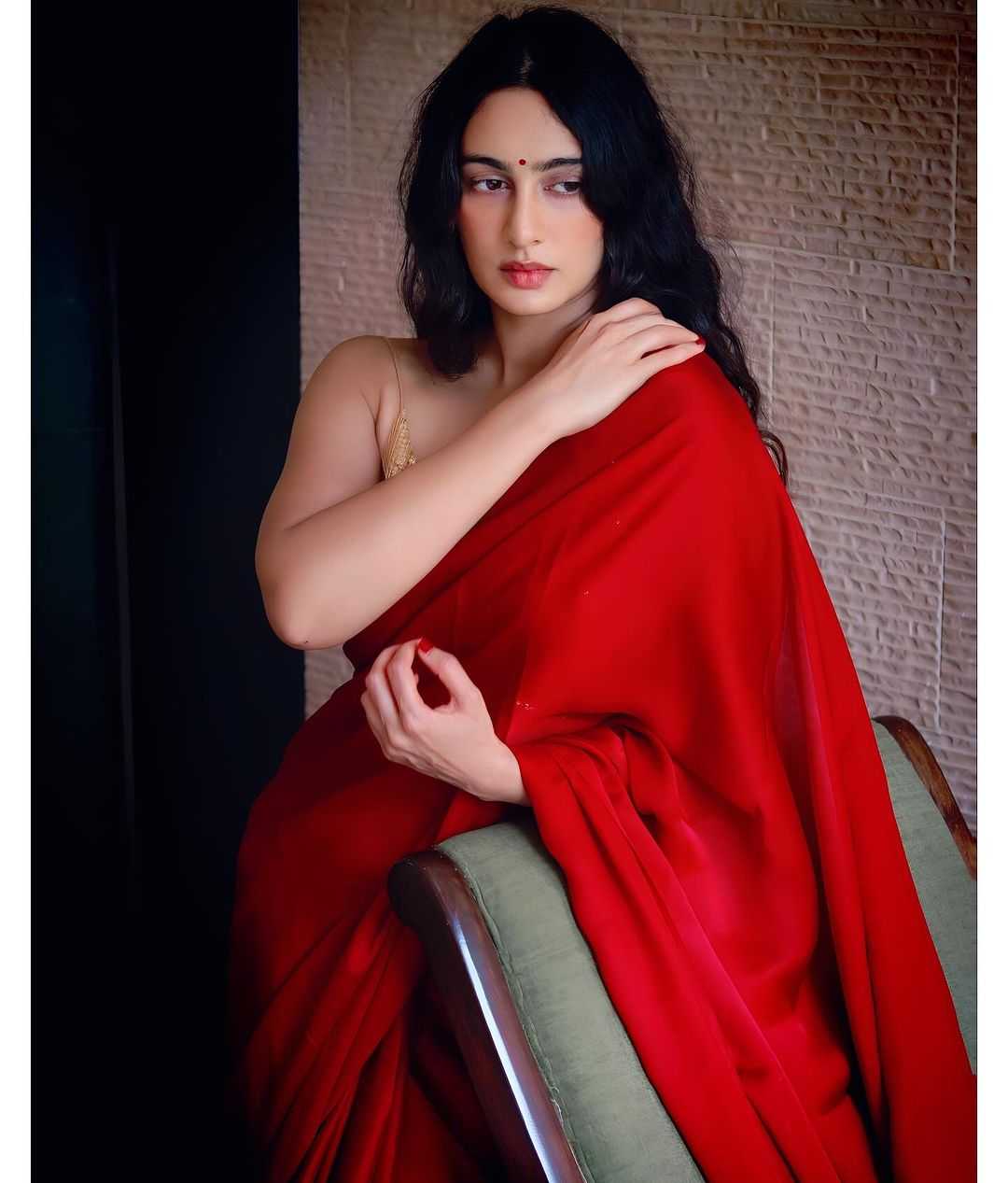 Megha shukla spicy navel and cleavage exposed in red sleeveless saree