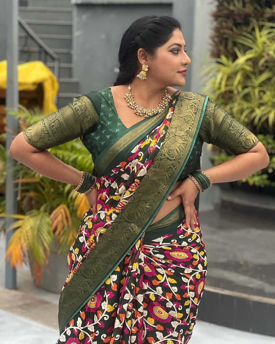 Tamil tv actress reshma pasupuleti hot photos in green saree ...