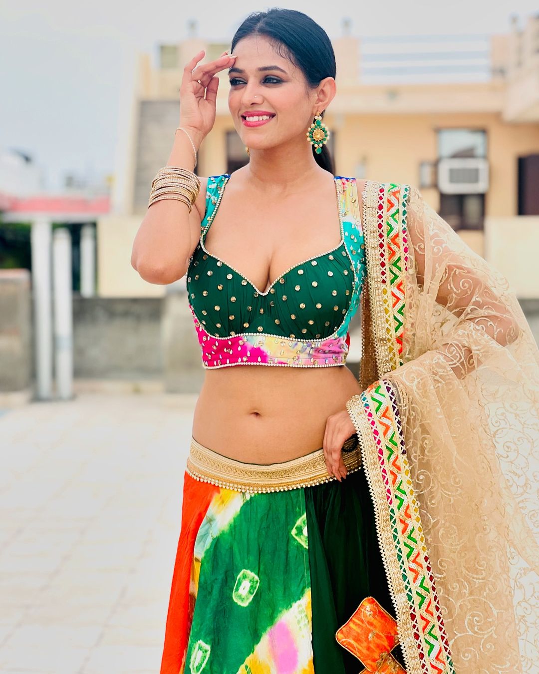Divya ralhan spicy cleavage & navel exposed in bralette tops